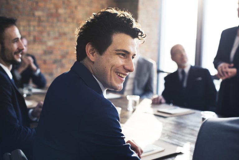 Long-distance runners and nomads: how do their employers perceive them?